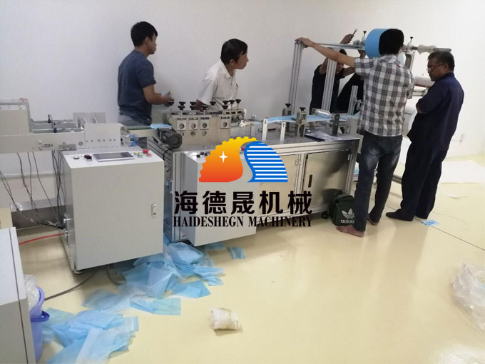 越南客戶口罩機(jī)工作現(xiàn)場