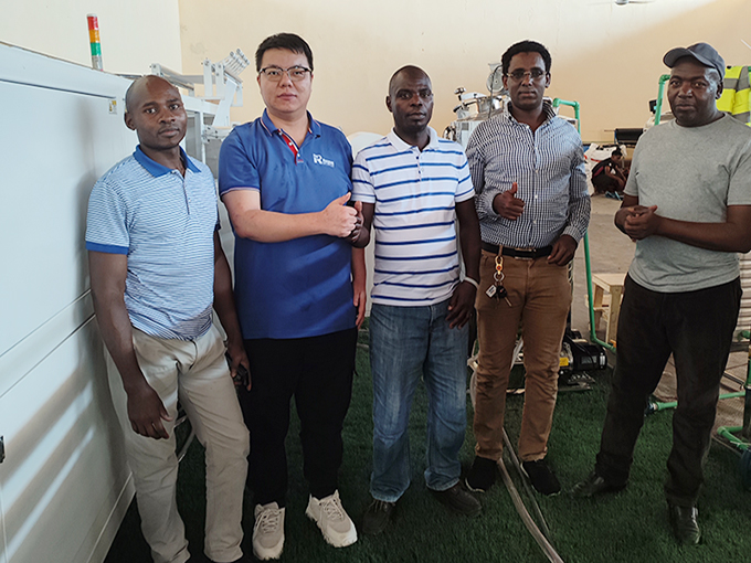 土耳其6道半濕巾機客戶現(xiàn)場