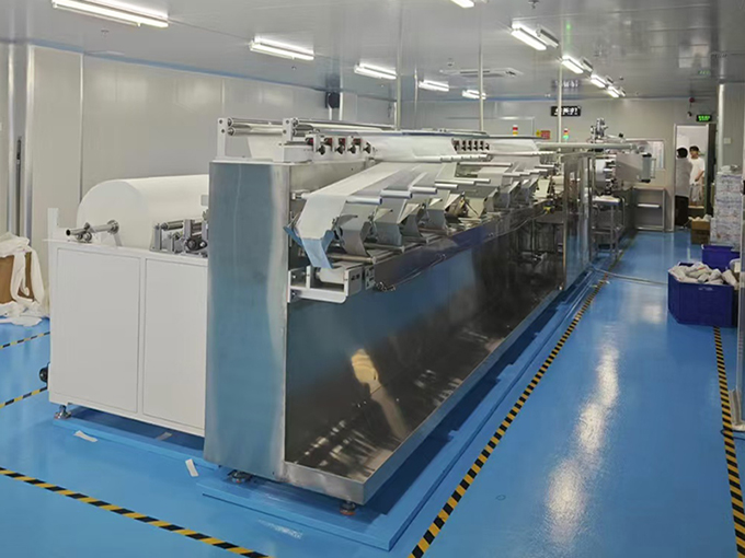 汕頭12道全自動濕巾機客戶現(xiàn)場