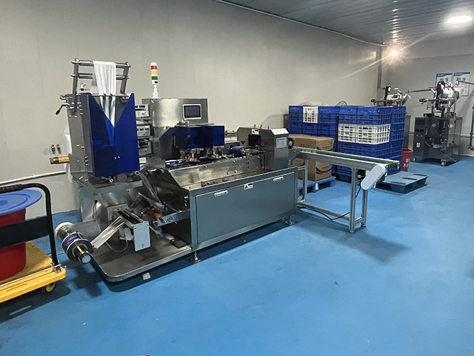 河北石家莊單片濕巾機客戶現(xiàn)場