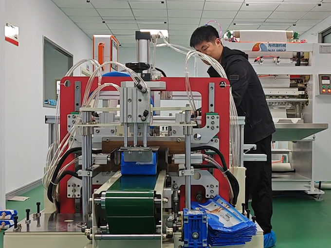 山西三排洗臉巾機器現(xiàn)場